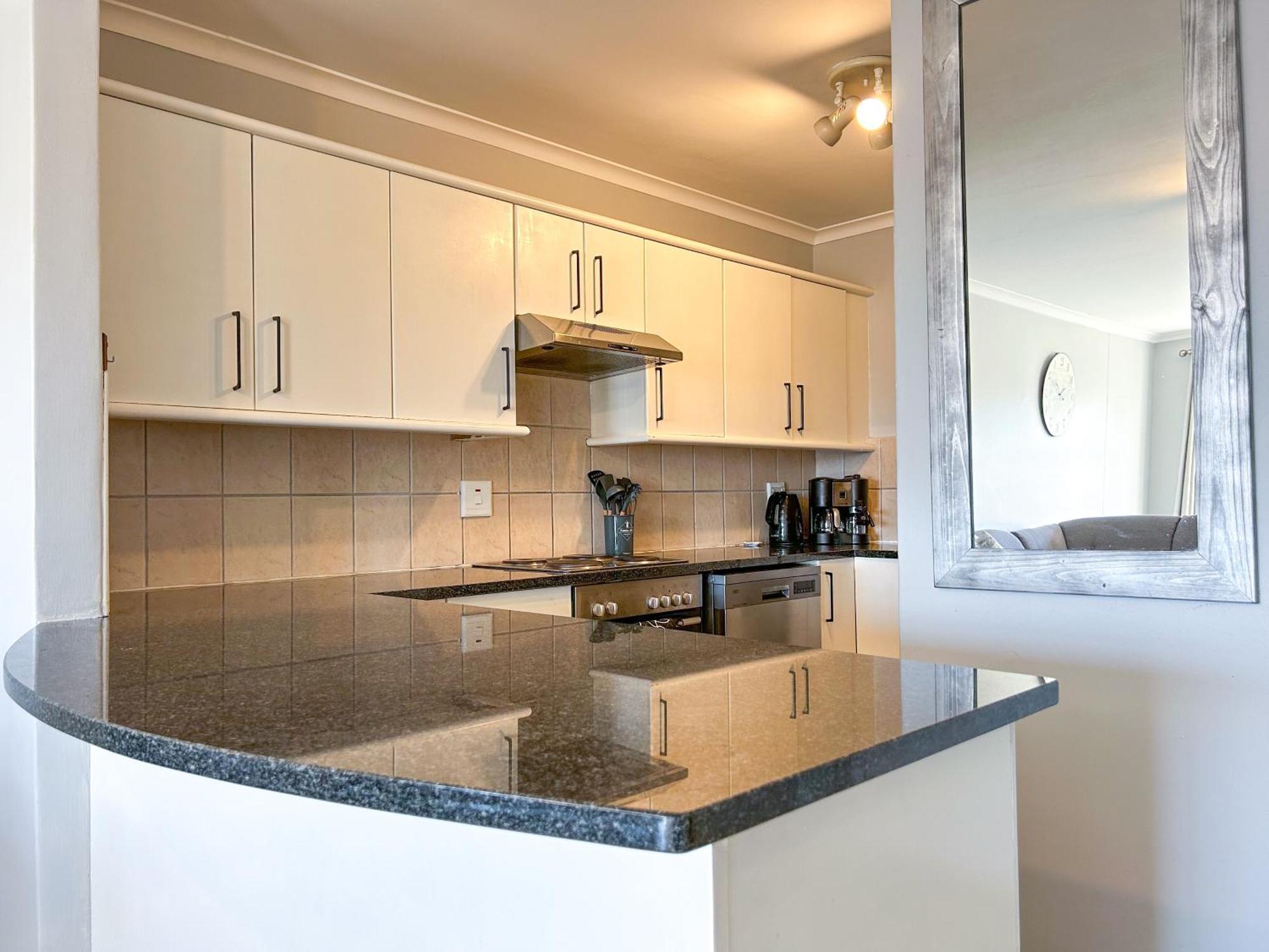Century Hideaway With Mountain Views, Security, Free Parking Apartment Kapstadt
