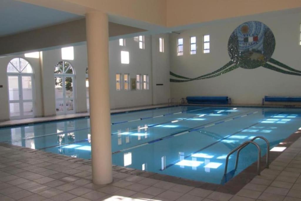Century Hideaway With Mountain Views, Security, Free Parking Appartement