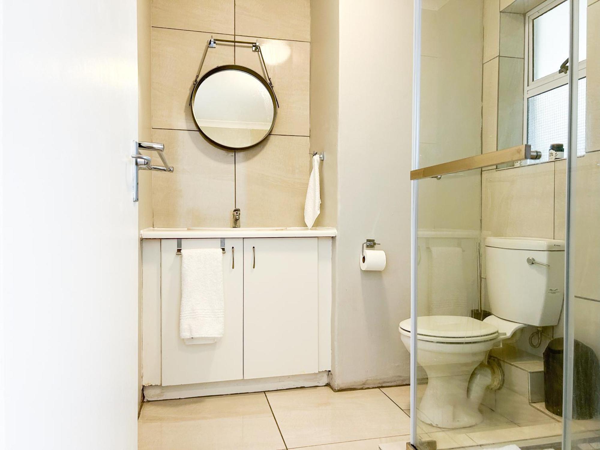 Century Hideaway With Mountain Views, Security, Free Parking Appartement
