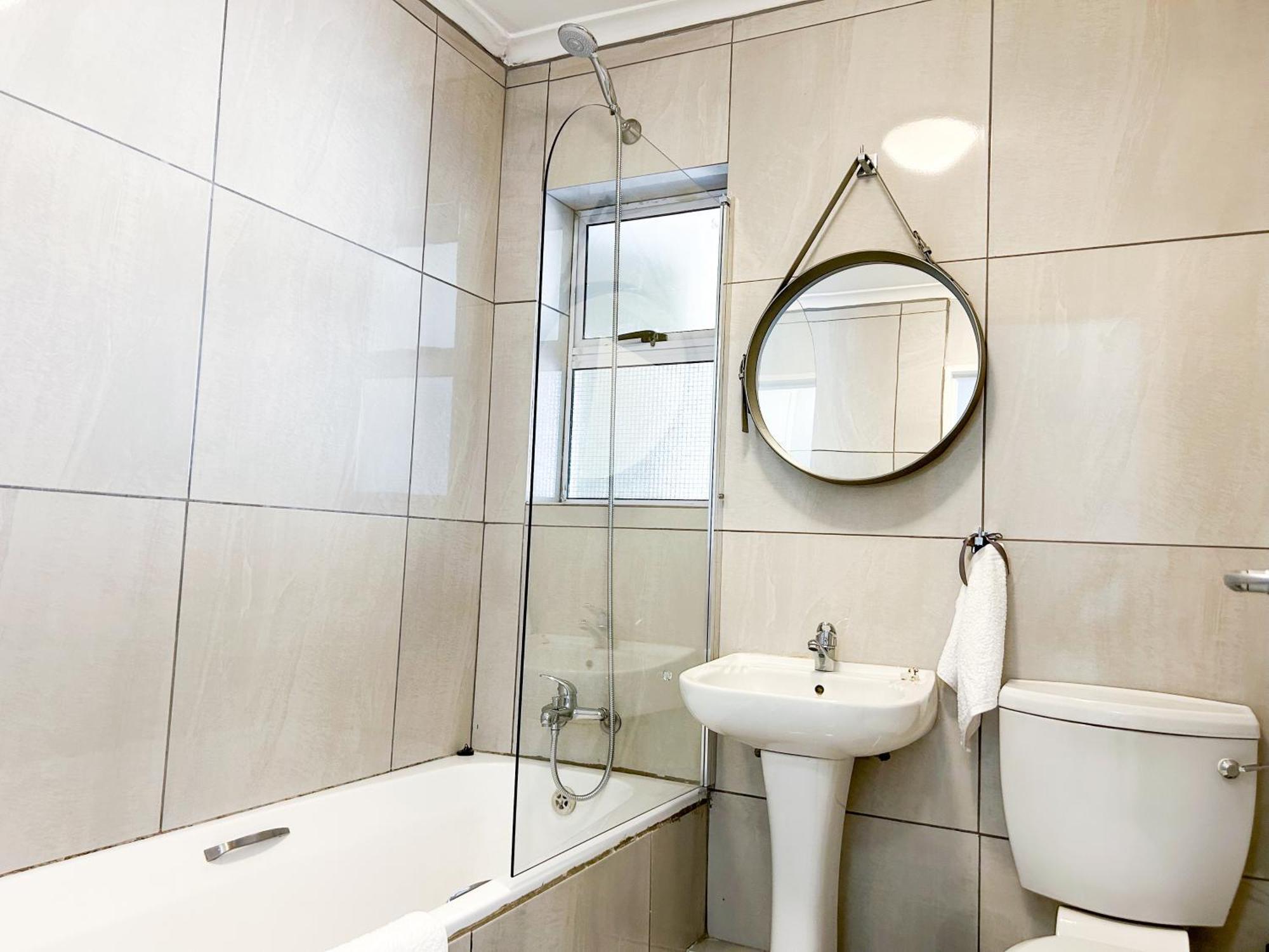 Century Hideaway With Mountain Views, Security, Free Parking Appartement